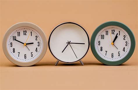 beker jam modern  indah terletak  latar belakang kertas time