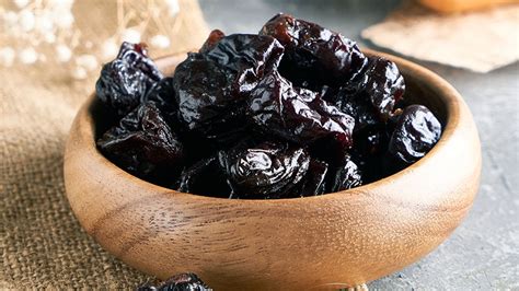 6 Health Benefits of Prunes: Nutrition, Digestion, and Bone Health ...