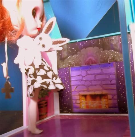 avabunny: Necklace and dollhouse updated