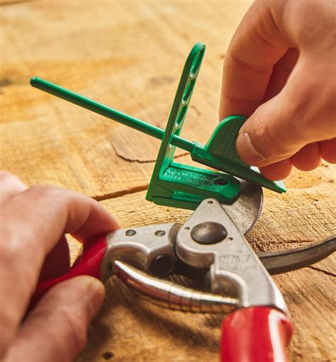 Pruner Sharpener - Lee Valley Tools