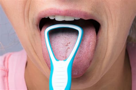 Como Usar O Raspador De Lingua - Raspador de língua: para que serve e como usar - Tua Saúde