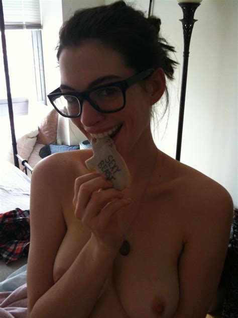Anne Hathaway Nude Leaked (13 Photos) | #The Fappening