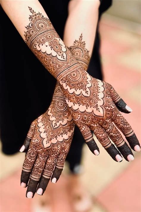20+ Elegant Mehndi Designs For Your Dream Wedding Look