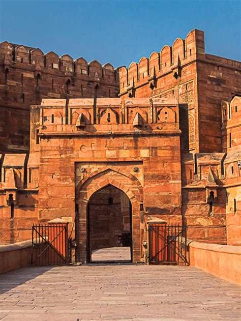 famous historical places  uttar pradesh newslive