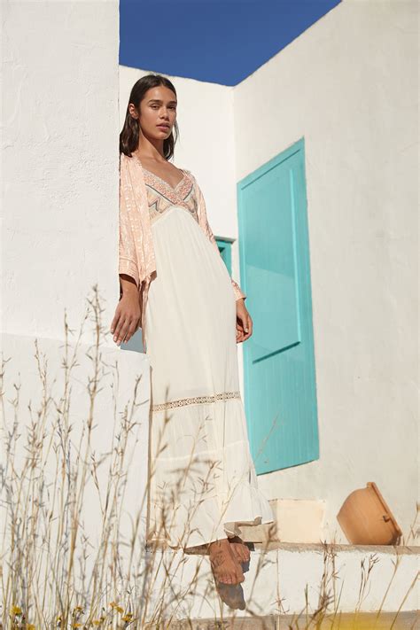 Nekane campaign on Behance