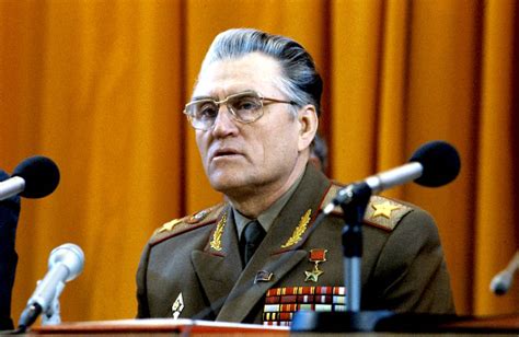 Василий Иванович Петров - Советские командиры