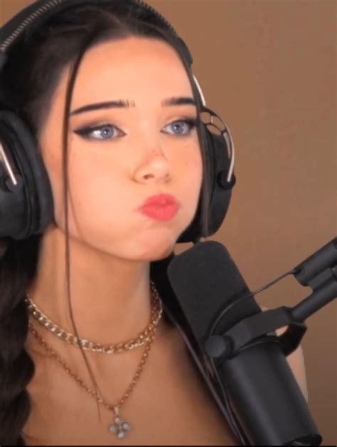 Lydia Violet : r/jerkofftoceleb