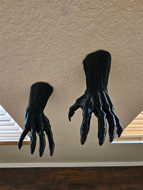 3D Scary Devil Hands, Creepy Reaching Hand Wall Decor, Party Piece