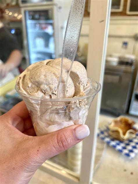 Cozy in KC's Charlotte Retreat: The Perfect Vacation Rental for Your