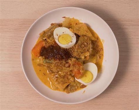 Quick and Easy Lontong Recipe | SideChef