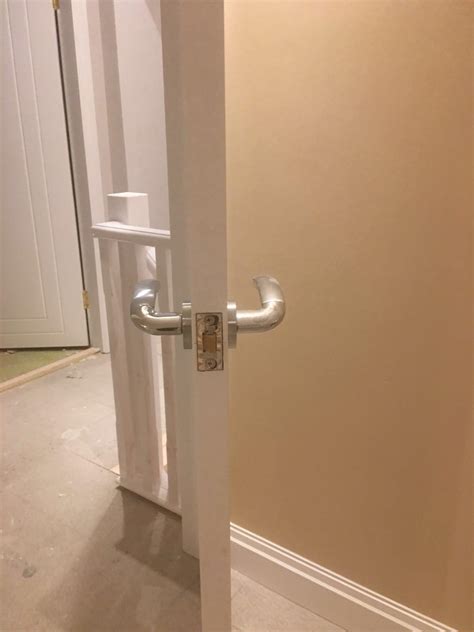 This carpenter handyman uses a secret technique for perfect wood finishing 1