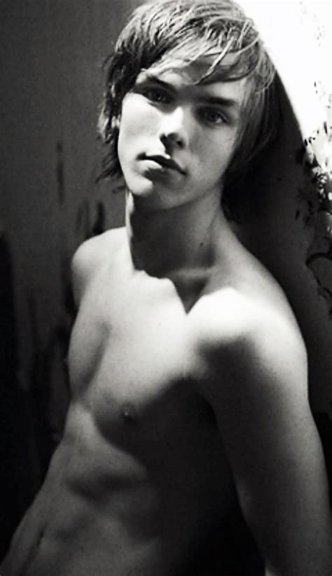 Nicholas Hoult | Nicholas hoult, Warm bodies, Shirtless