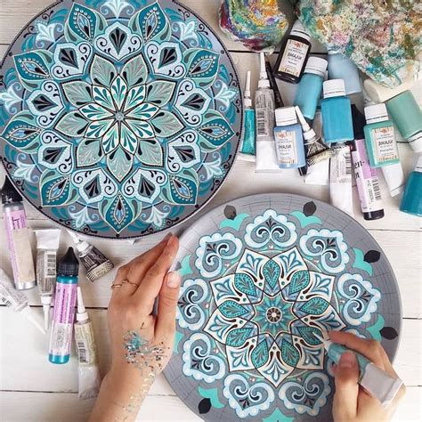Нет описания фото. | Dot art painting, Ceramic plates art, Mirror ...