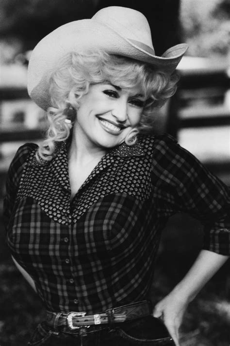 30 Photos of a Young Dolly Parton