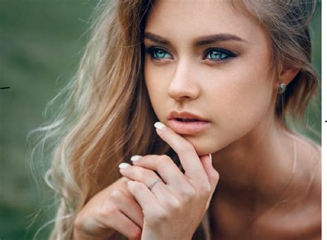 top  beautiful women   world