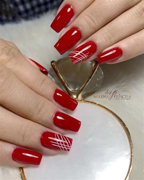 Unhas Vermelhas Simples