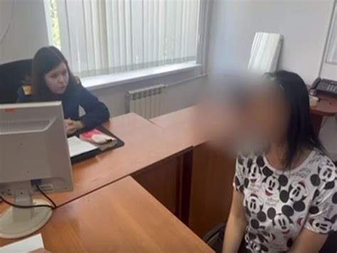 Кадры допроса жительницы Каменска, продававшей порно с участием дочки ...