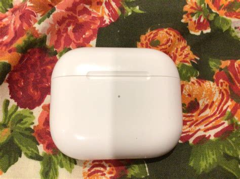 are these real airpods? : r/helpit