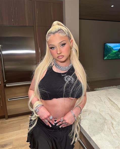 Alabama Barker, 17, accused of blackfishing after she shows off major