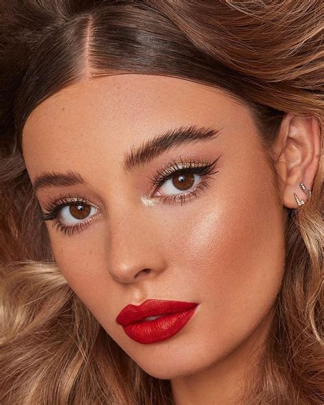 Ideas de maquillaje dorado que te harán brillar MÁS que los diamantes