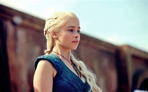 A step-by-step guide to the Game of Thrones Daenerys braided hairstyle!