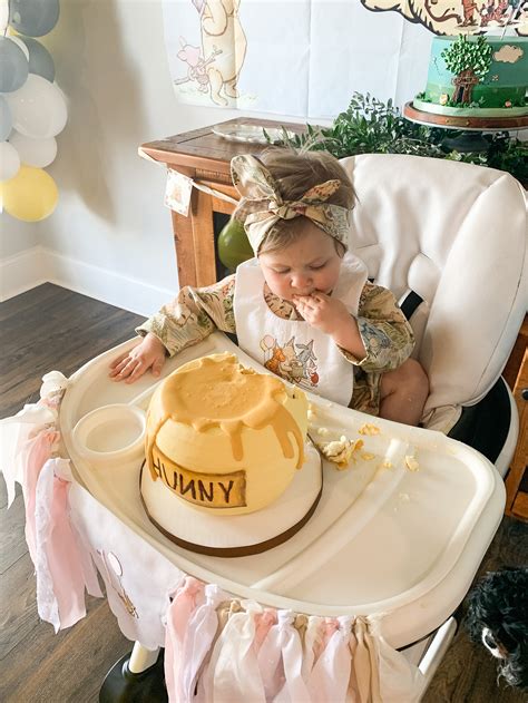 Winnie the Pooh birthday party,Winnie the pooh cake smash,Winnie the ...