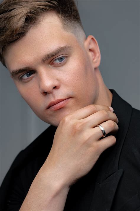 classic wedding band women 4