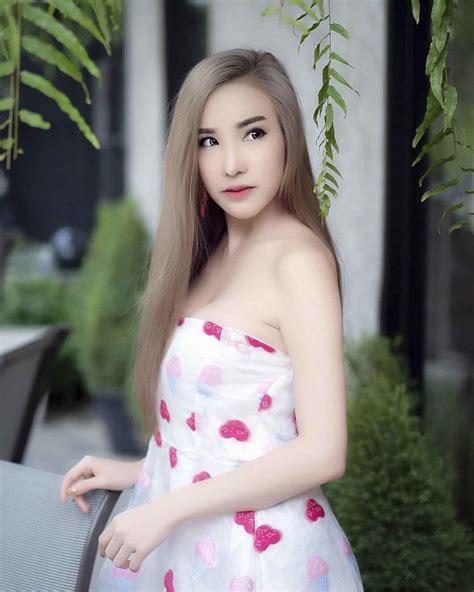 แจกวาร์ป สาวสวย น้องพิพลอย Ploypailin นางแบบ หน้าสวย Onlyfans