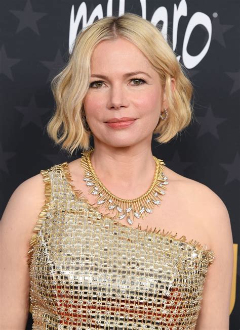 michelle williams rocks   wave   chin length bob
