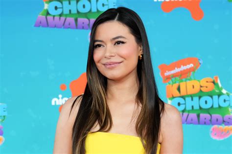 Miranda Cosgrove Recalls Awkward iCarly Fan Encounter