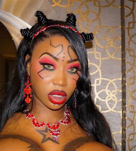 Victoria Cakes Strapon Porn