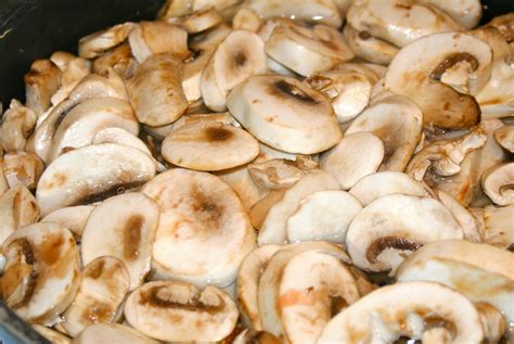 Nepali Tummy!!: Portobello Mushroom in Coconut Sauce Recipe!!