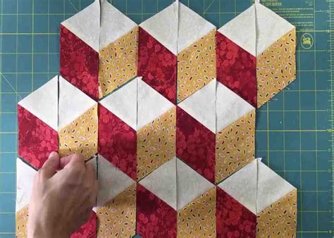 easy tumbling blocks quilt   seams diy joy