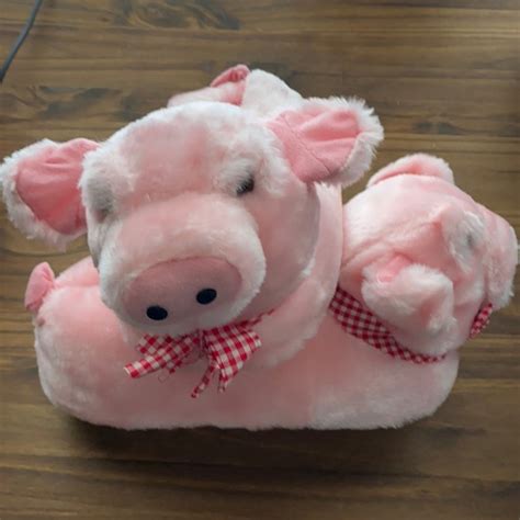 Secret Treasures | Shoes | Nwt Plush Pig Piggy House Slippers Youth Y3 ...