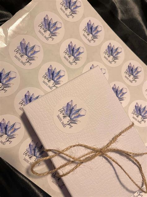 Meet Itzel Munoz – CanvasRebel Magazine