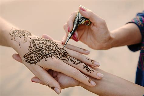 Learn About Henna And How To Use It - NABILA K
