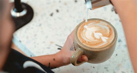 Cambia la leche por esta bebida antiinflamatoria que potenciará tu café ...