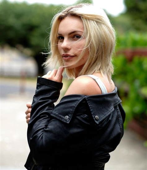 newday usa blonde girl actress   moonagedaydreamfilm