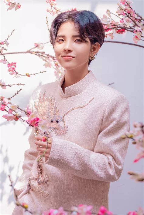 vu cat tuong loi cuon voi phong cach nam tinh
