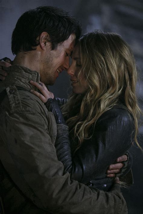 Foto de Nicole LaPlaca - Falling Skies : Foto Drew Roy, Sarah Carter
