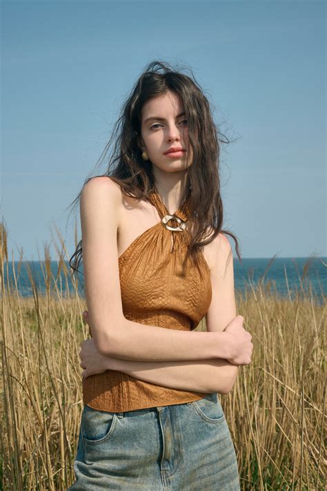 Halter-neck tie-closure top – Ancosti