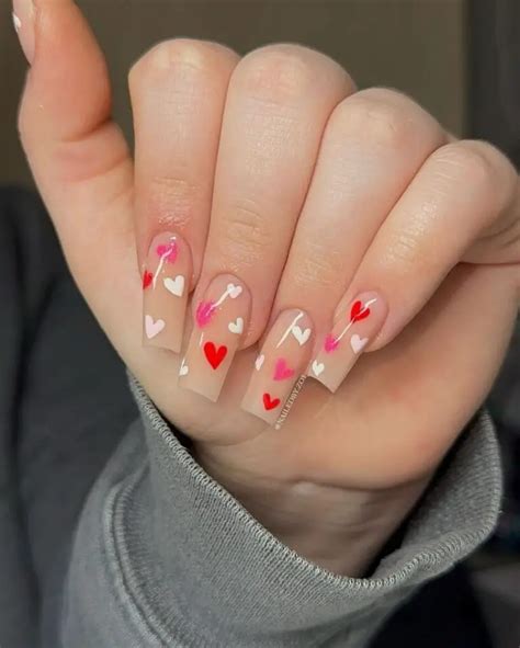 25 Medium Nail Masterpieces: Beyond Short, Not Quite Long - 160grams