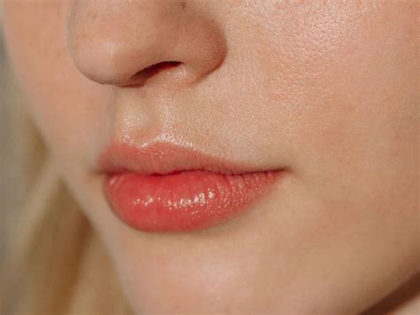 how to make your lips bigger naturally