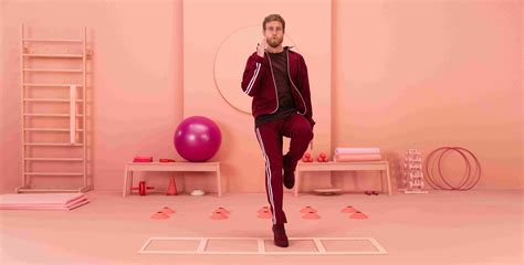 How to Conduct a Salary Review (Step-by-Step) | Wellhub