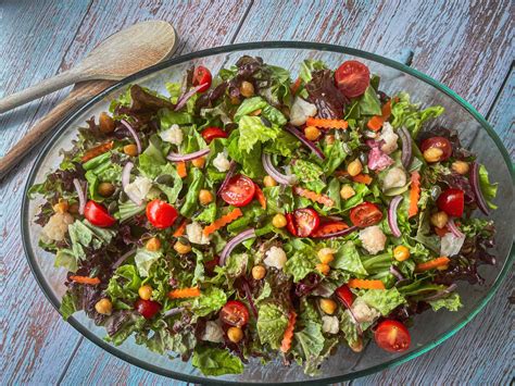 Easy Tossed Salad For A Crowd - Weekday Pescatarian