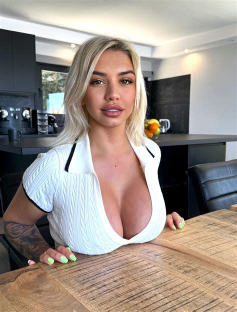 Tereza (@YourTereza) : r/GRAMBADDIES