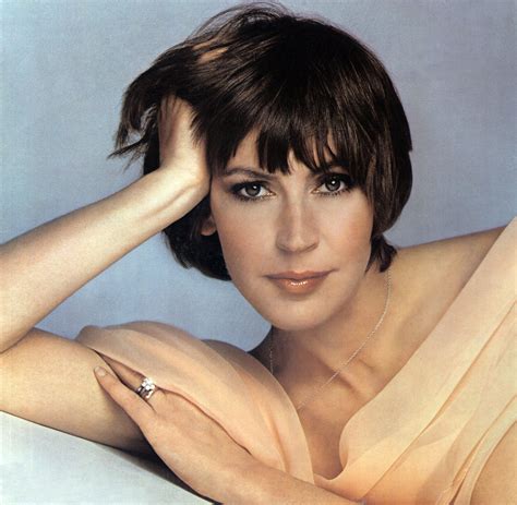 Helen Reddy's 'I Am Woman': Her Husband Peed on the Desk of Someone Who