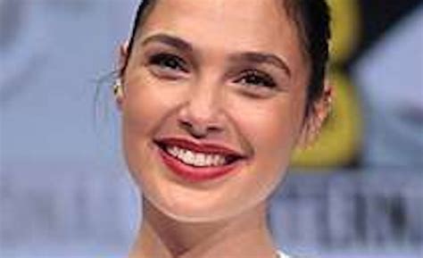 Gal Gadot S Unscripted Glare Shatters Expectations In Viral Bare Portrait news