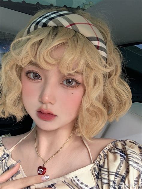 Pin di Vivii Cuevas su Ulzzang | Acconciature, Capelli, Capelli colorati