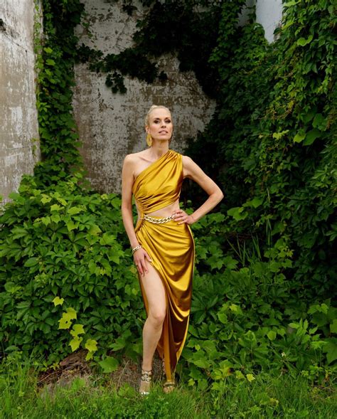 Le look d'Anouk Meunier pour la finale de Chanteurs Masqués provoque